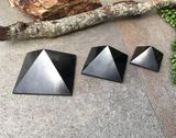 Shungite pyramid 5x5cm glazed